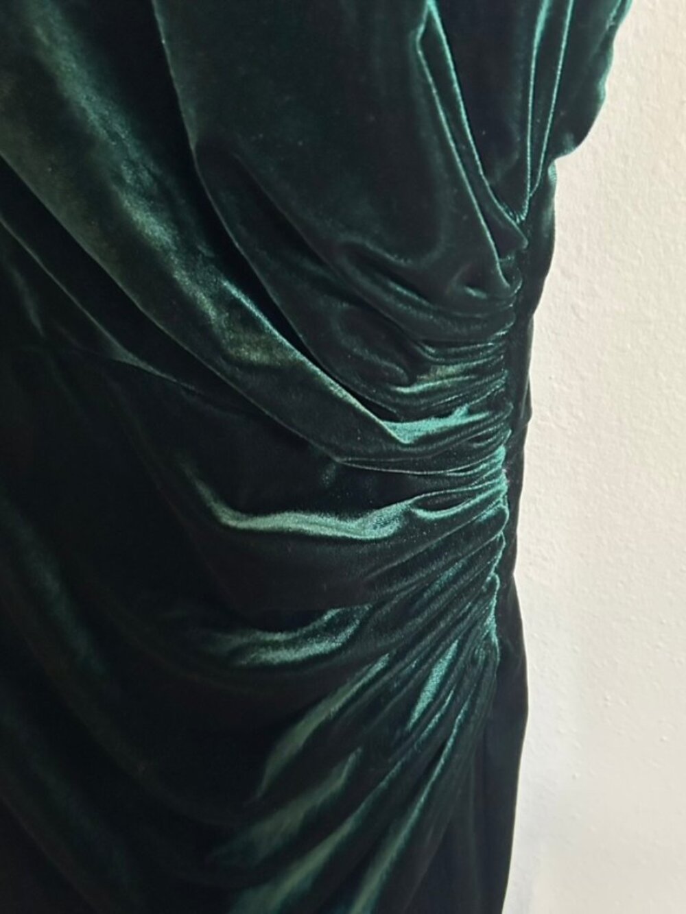 Revelry Rory Emerald Green Velvet Bridesmaid Dress Sz 6 Regular EUC - Picture 3 of 7